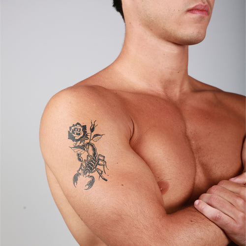 tatouage ephemere scorpion rose style puissant et delicat