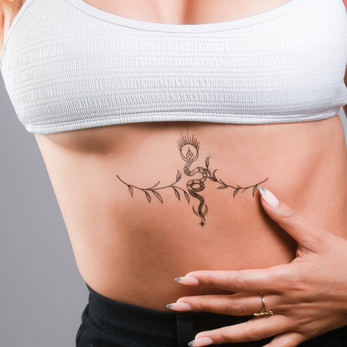 tatouage ephemere serpent underboob style sensuel et mystique
