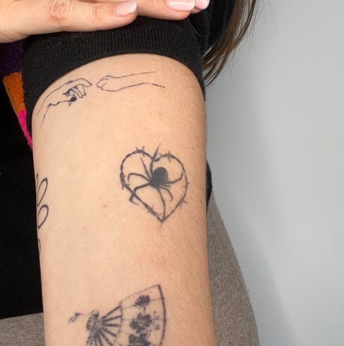 tatouage temporaire araignee patte de chien