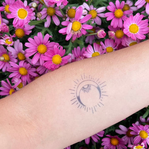 Tatuagem de sol e lua
