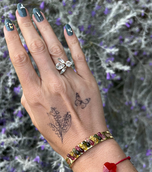 Tatuagem do lírio do vale