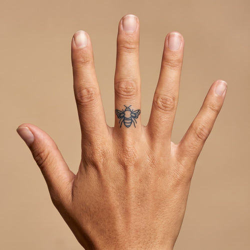 Tatouage abeille minimaliste tattoo ephemere femme