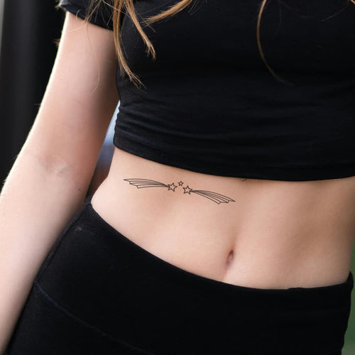 Tatouage flash star étoile filante pour femme sur le ventre