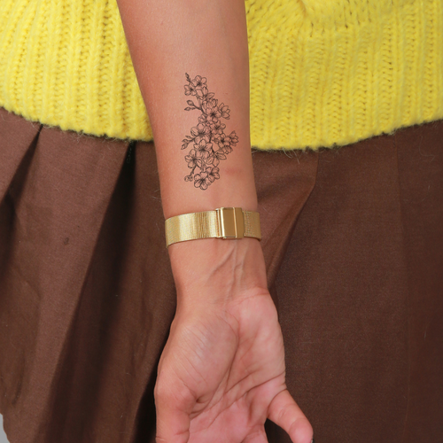 Tatuagem de flor de cerejeira