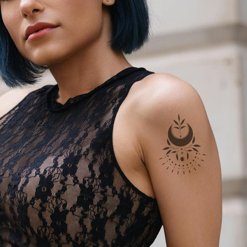 Tatouage lune mandala style bohème pour femme bras et épaule