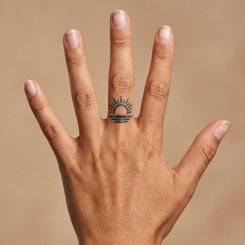 Tatouage ephemere soleil minimaliste pour doigt et main femme et homme